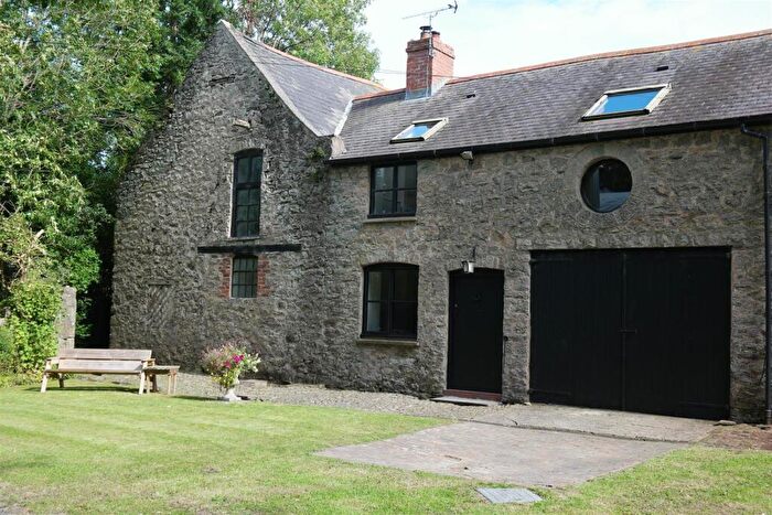 3 Bedroom Mews For Sale In Lawnt, LL16