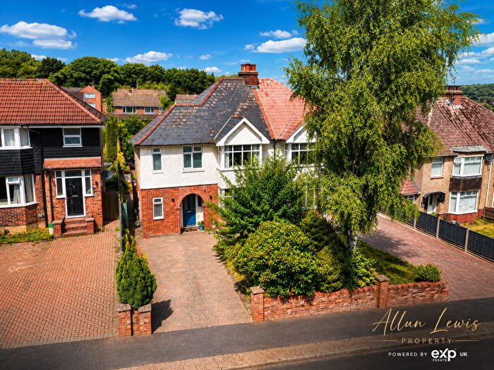 3 Bedroom Semi Detached House For Sale In Minnis Lane, Dover, CT17