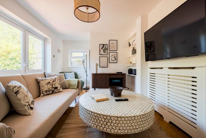 2 Bedroom Flat To Rent In Inglethorpe Street, London, SW6