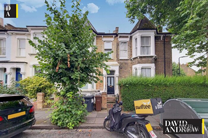 3 Bedroom Flat To Rent In Kyverdale Road, London, N16