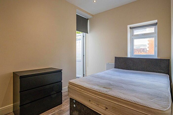 1 Bedroom Private Hall To Rent In Colum Road, Cathays, CF10