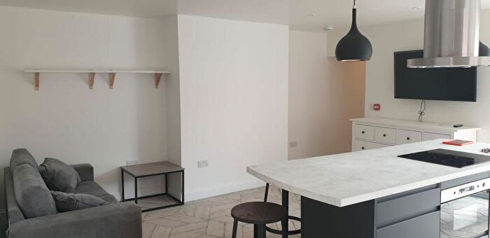 1 Bedroom Flat To Rent In Flat, Monks Road - Bed, LN2