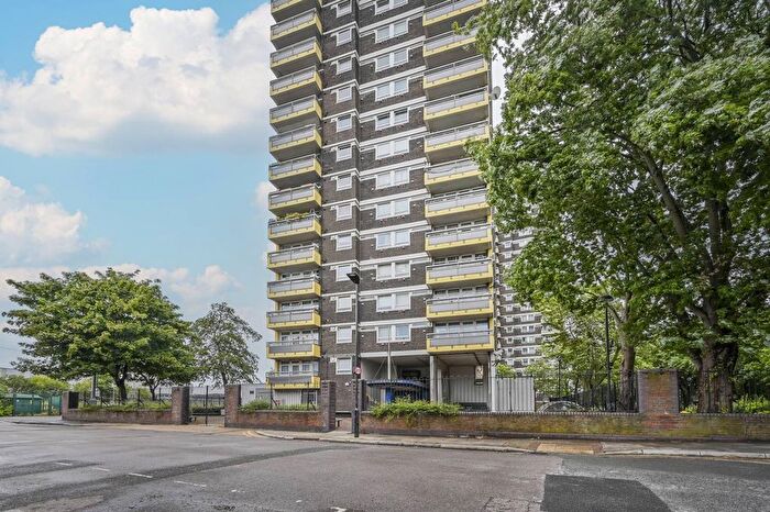 2 Bedroom Flat For Sale In Westland House, Docklands, London, E16