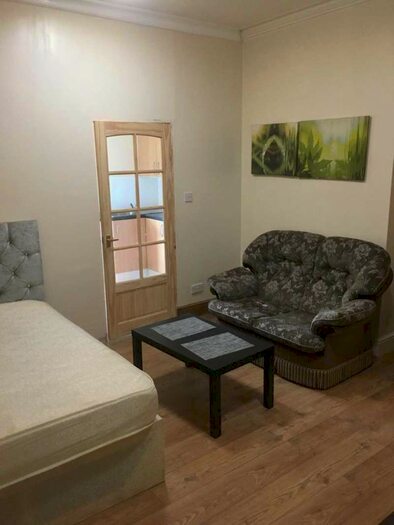 1 Bedroom Studio Flat To Rent In Trinity Road, Aston, B6