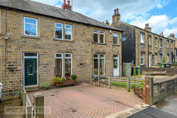 2 Bedroom Terraced House For Sale In Cross Lane, Newsome, Huddersfield, HD4