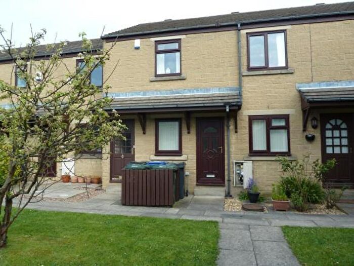 2 Bedroom Flat To Rent In Churchfields, Bradford, West Yorkshire, BD2