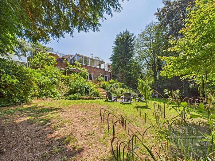 4 Bedroom Detached House For Sale In Station Road, Crowhurst, Battle, TN33