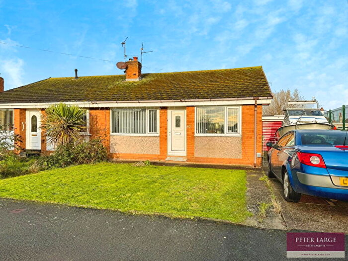 2 Bedroom Semi-Detached Bungalow For Sale In Spruce Avenue, Rhyl, LL18