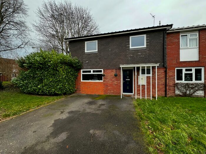 4 Bedroom Semi-Detached House To Rent In Fareham Crescent, Merry Hill, Wolverhampton, WV4
