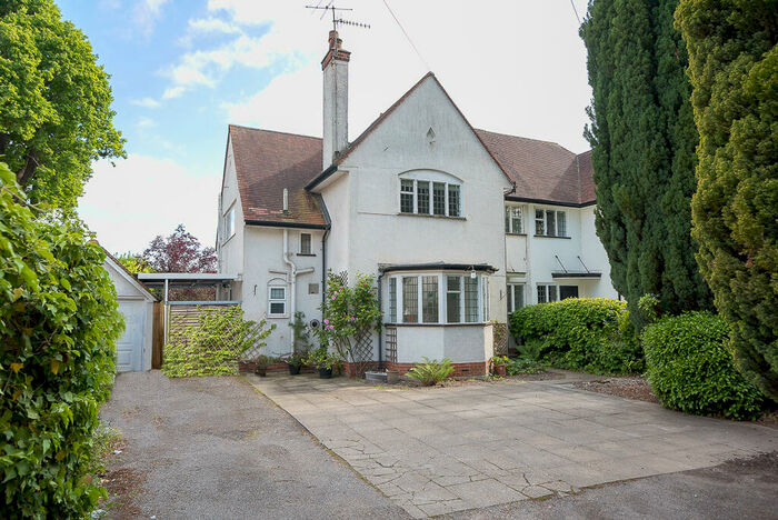 4 Bedroom Semi-Detached House To Rent In Steels Lane, KT22