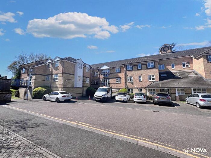 2 Bedroom Flat For Sale In Earls Meade, Luton, LU2