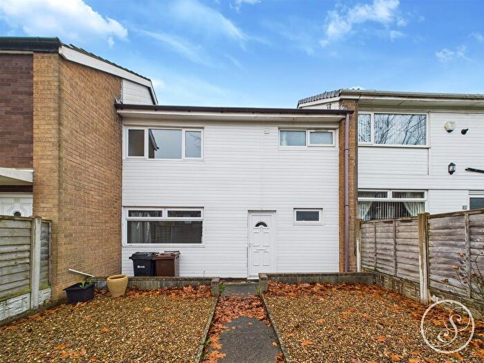 3 Bedroom Town House For Sale In Farndale Gardens, Leeds, LS14