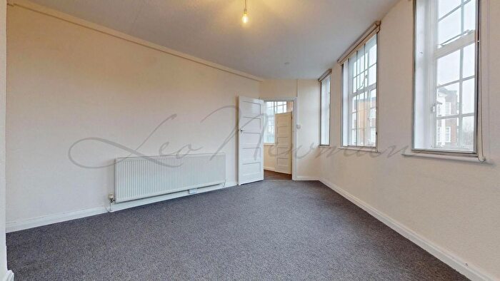 1 Bedroom Flat To Rent In Falloden Way, The Market Place, NW11