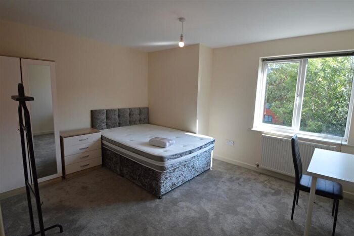 2 Bedroom Flat To Rent In Newbold Walk, Manchester, M15