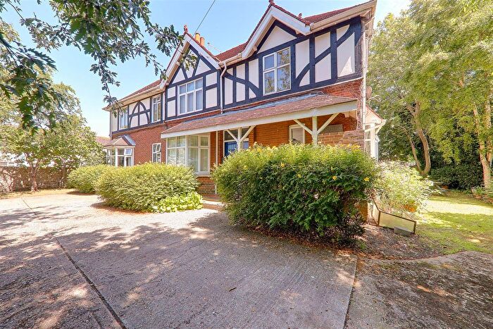 1 Bedroom Flat For Sale In Park Road, Worthing, BN11