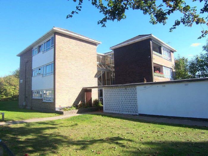 1 Bedroom Flat To Rent In Chetwode Road, Tadworth, Surrey, KT20