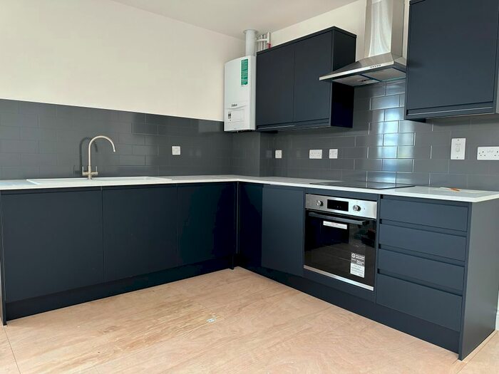 2 Bedroom Flat To Rent In Fore Street, Wellington, Somerset, TA21