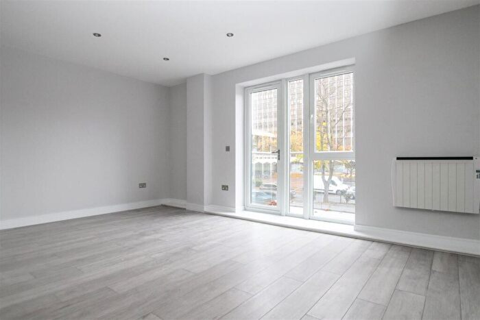 2 Bedroom Apartment To Rent In Victoria Avenue, Southend-On-Sea, SS2
