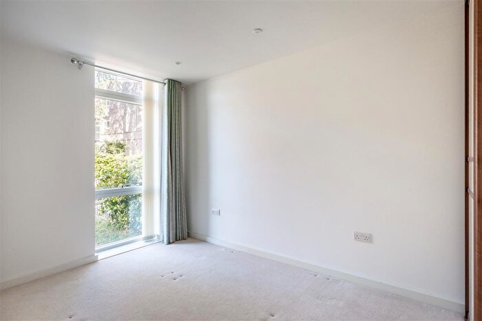 1 Bedroom Flat For Sale In Garden Flat At Beacon Heights, Church Road, Haywards Heath, RH16