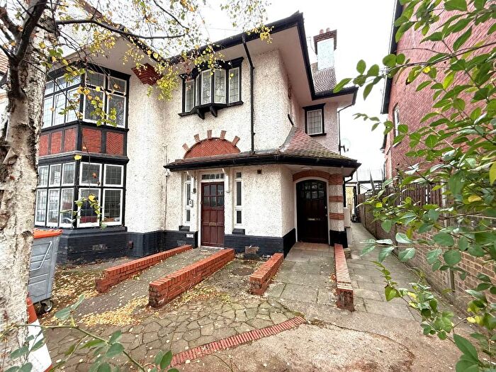 6 Bedroom Semi Detached House For Sale In Conway Road, Beech Hill, Luton, Bedfordshire, LU4