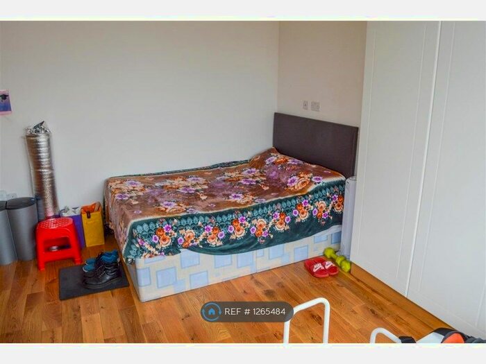 Studio To Rent In North Finchley, London, N12