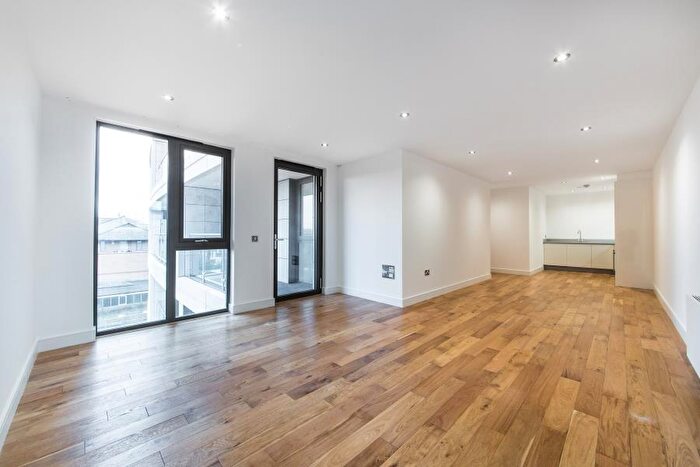 2 Bedroom Apartment To Rent In Regents Park Road, Finchley Central, N3