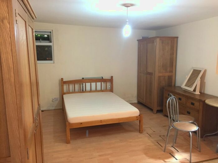 Studio To Rent In Hanworth Road, Hounslow TW3