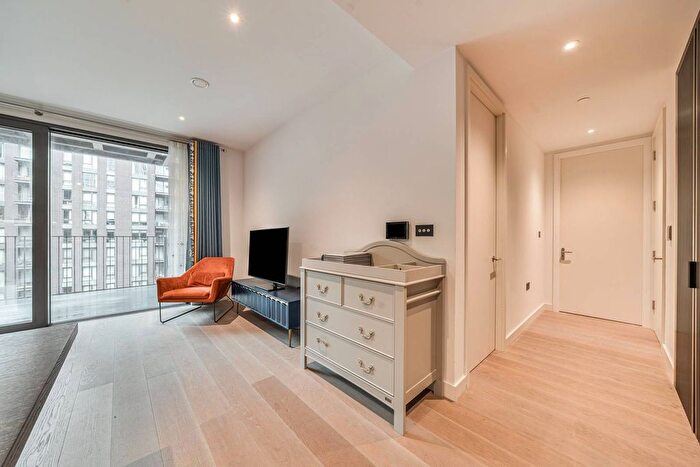 2 Bedroom Flat To Rent In Legacy Building, Nine Elms, SW11