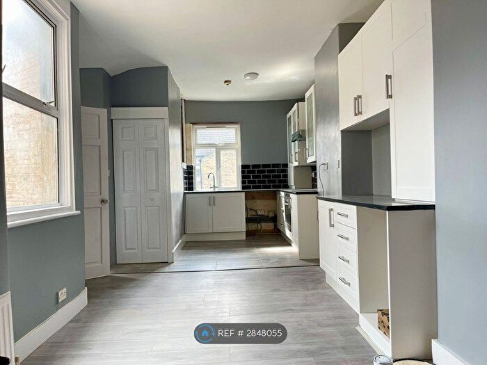 3 Bedroom Maisonette To Rent In Ling Road, London, E16