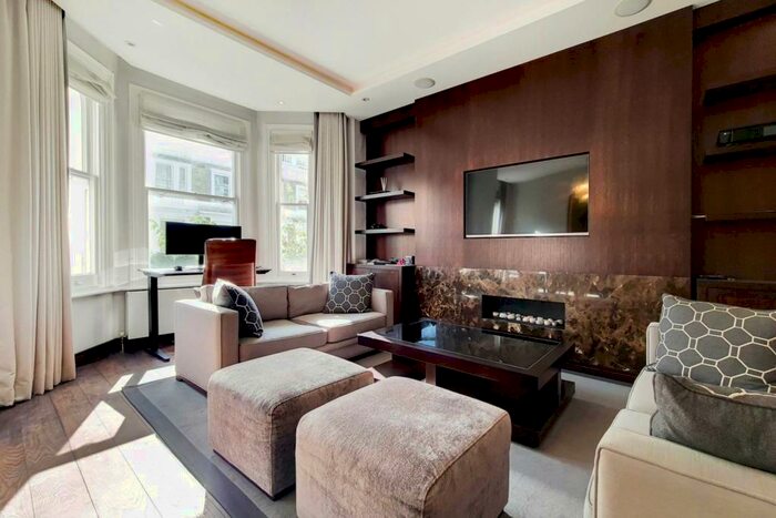 2 Bedroom Flat To Rent In Westgate Terrace, Chelsea, London, SW10