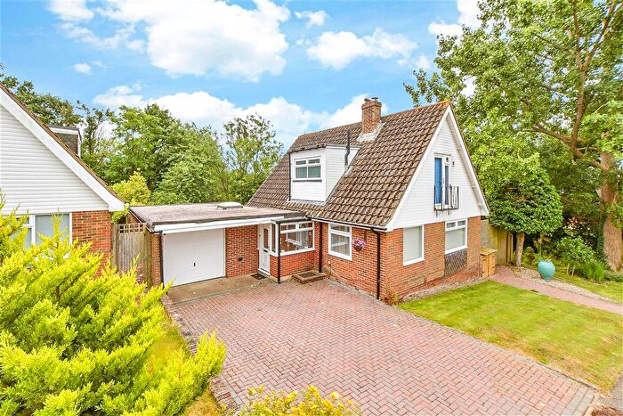 2 Bedroom Detached Bungalow For Sale In Lawn Close, Tenterden, Kent, TN30