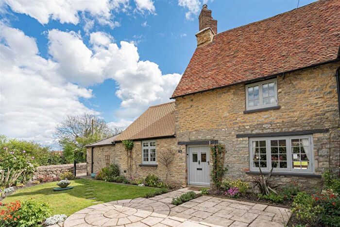3 Bedroom Character Property For Sale In West Edge, Marsh Gibbon, OX27