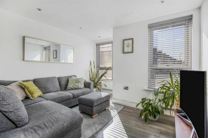 3 Bedroom Flat For Sale In Kilburn Lane, Kensal Rise, W10