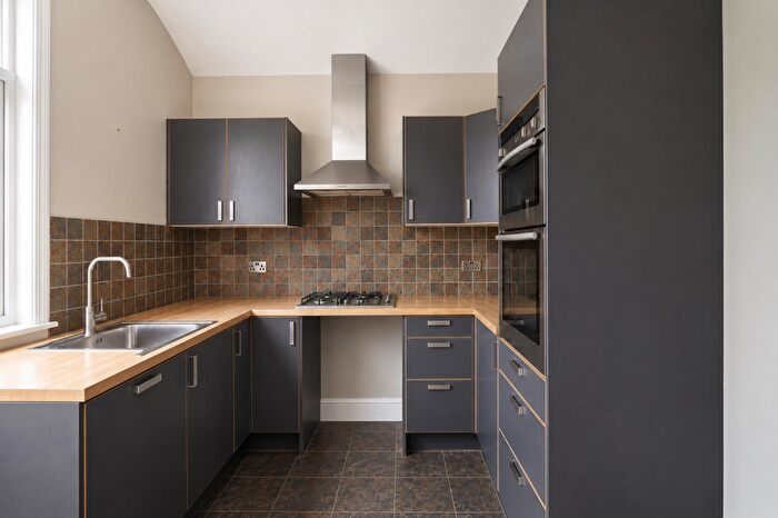 2 Bedroom Flat To Rent In Beedell Avenue, Westcliff On Sea, SS0