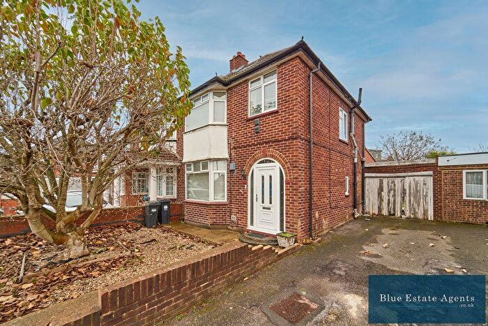4 Bedroom Semi-detached House For Sale In Brabazon Road, Hounslow, TW5