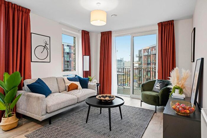 2 Bedroom Apartment To Rent In Chalk, M5