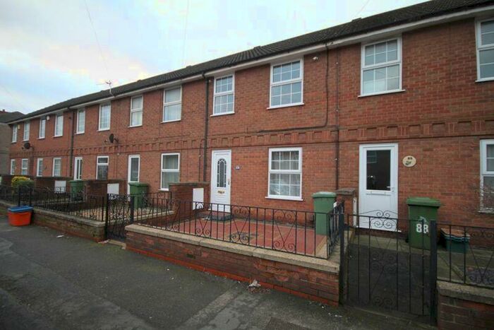 3 Bedroom Terraced House To Rent In Heneage Road, Grimsby, DN32