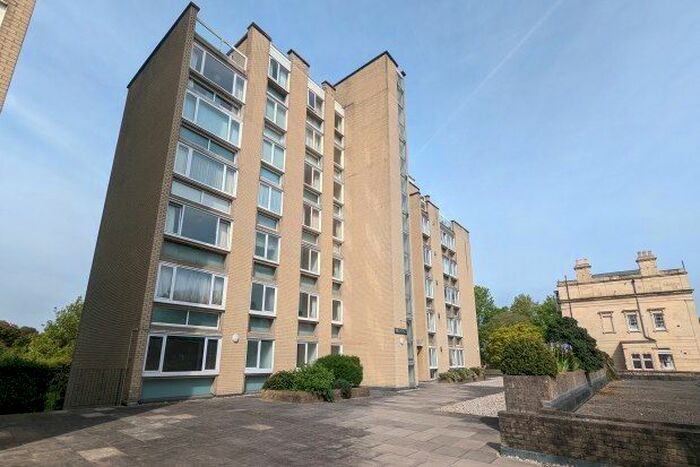 3 Bedroom Flat To Rent In Durdham Park, Bristol, BS6