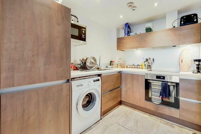 2 Bedroom Flat To Rent In Marlborough Road, Woolwich, London, SE18