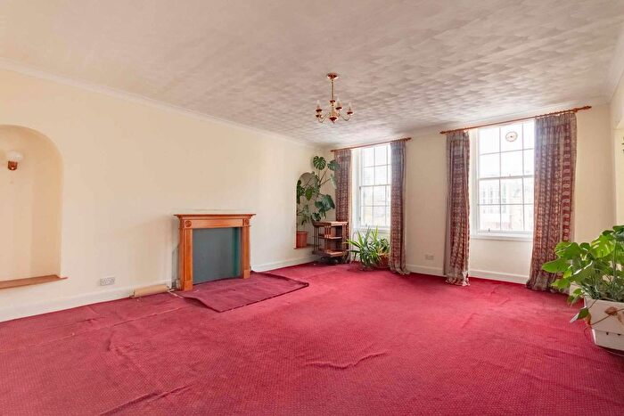 3 Bedroom Flat To Rent In Nicolson Street, Edinburgh, EH8