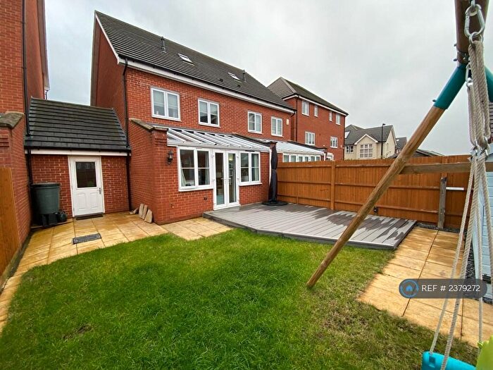 4 Bedroom Semi-Detached House To Rent In Kenbury Drive, Slough, SL1