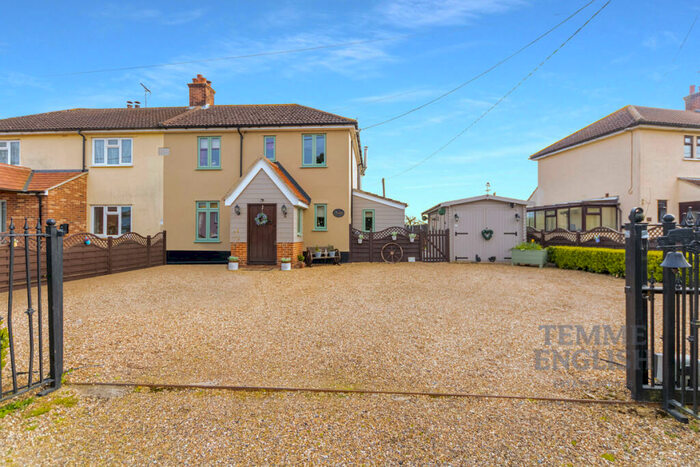 3 Bedroom Semi-Detached House For Sale In Hardys Green, Birch, CO2