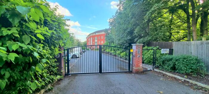 2 Bedroom Flat To Rent In North Drive, Hatfield, AL9