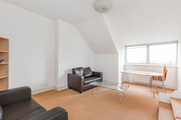 1 Bedroom Flat To Rent In Church Crescent, Muswell Hill, London, N10