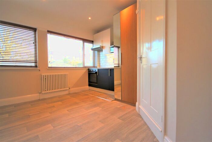 1 Bedroom Studio To Rent In South Norwood Hill, London, SE25