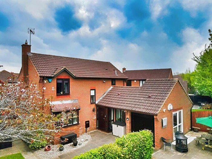 4 Bedroom Detached House For Sale In Delius Close, Browns Wood, Milton Keynes, MK7