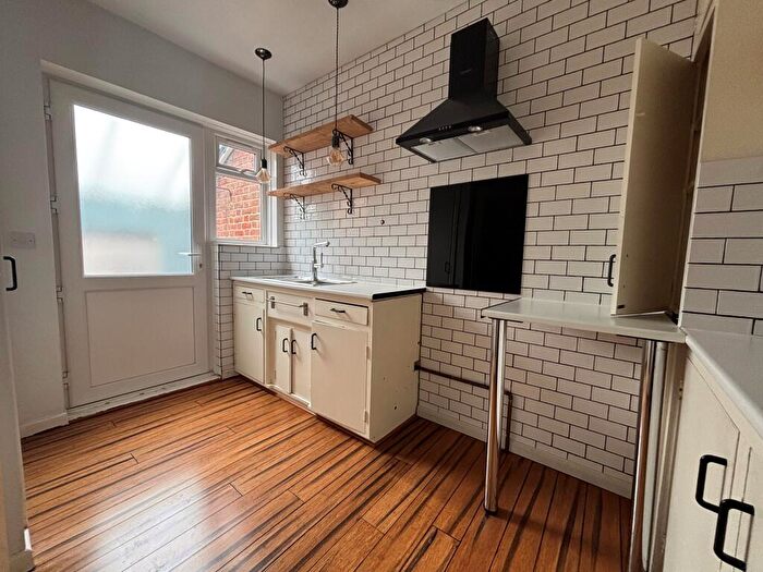 2 Bedroom Flat To Rent In Limbrick Corner, BN12