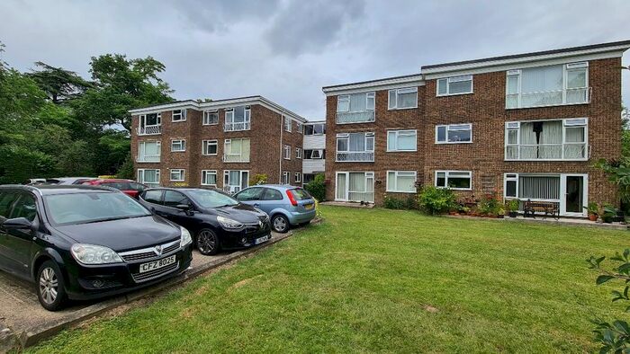1 Bedroom Flat To Rent In Grovelands, Horley, RH6