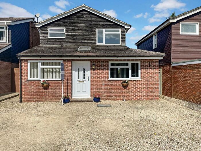 4 Bedroom Detached House To Rent In Wayside Green, Woodcote, RG8