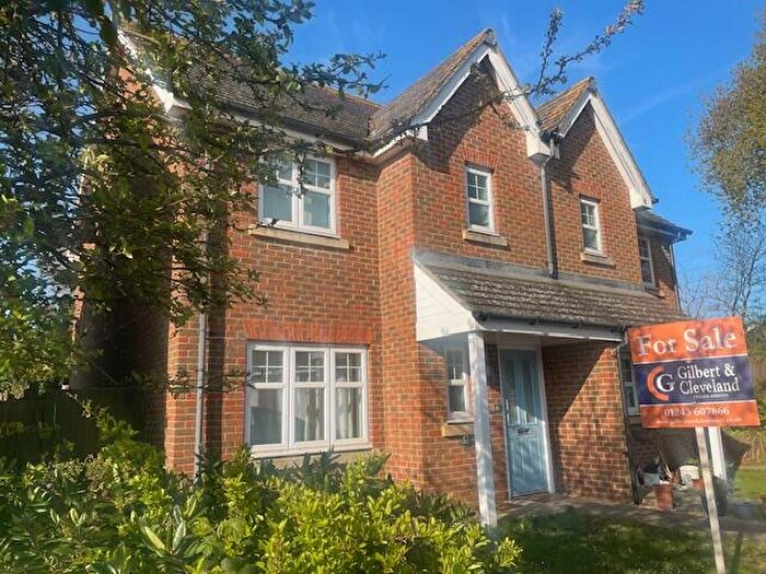 3 Bedroom Semi-Detached House For Sale In Hunnisett Close, Selsey, PO20